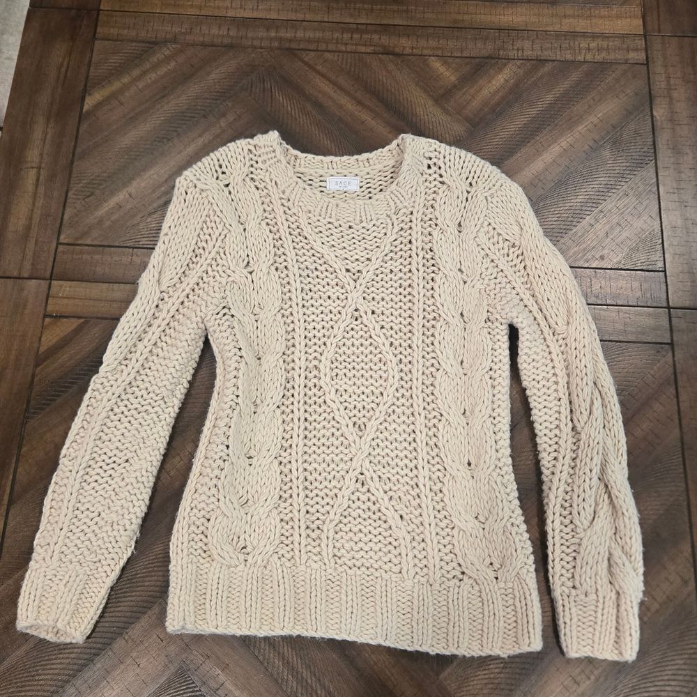 Exceptional Cable Knit Sweater Medium